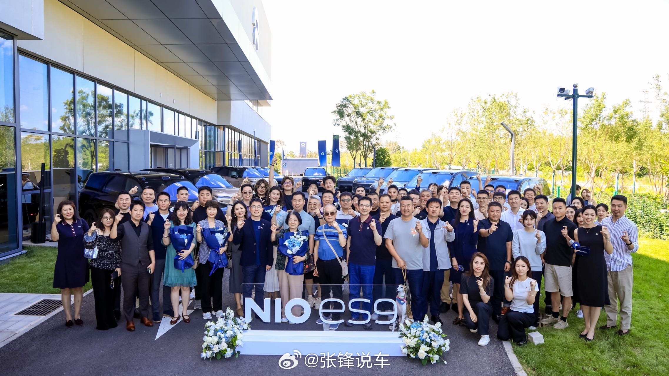 5月28日，蔚来科技行政旗舰 SUV ES9 在北京开启全国首批交付，全国各城市