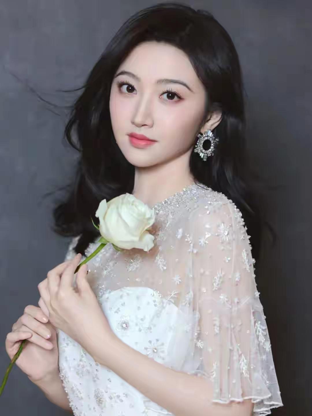 优雅白玫瑰，温柔如你读书的最大意义是什么 运动系女生可以多帅气?