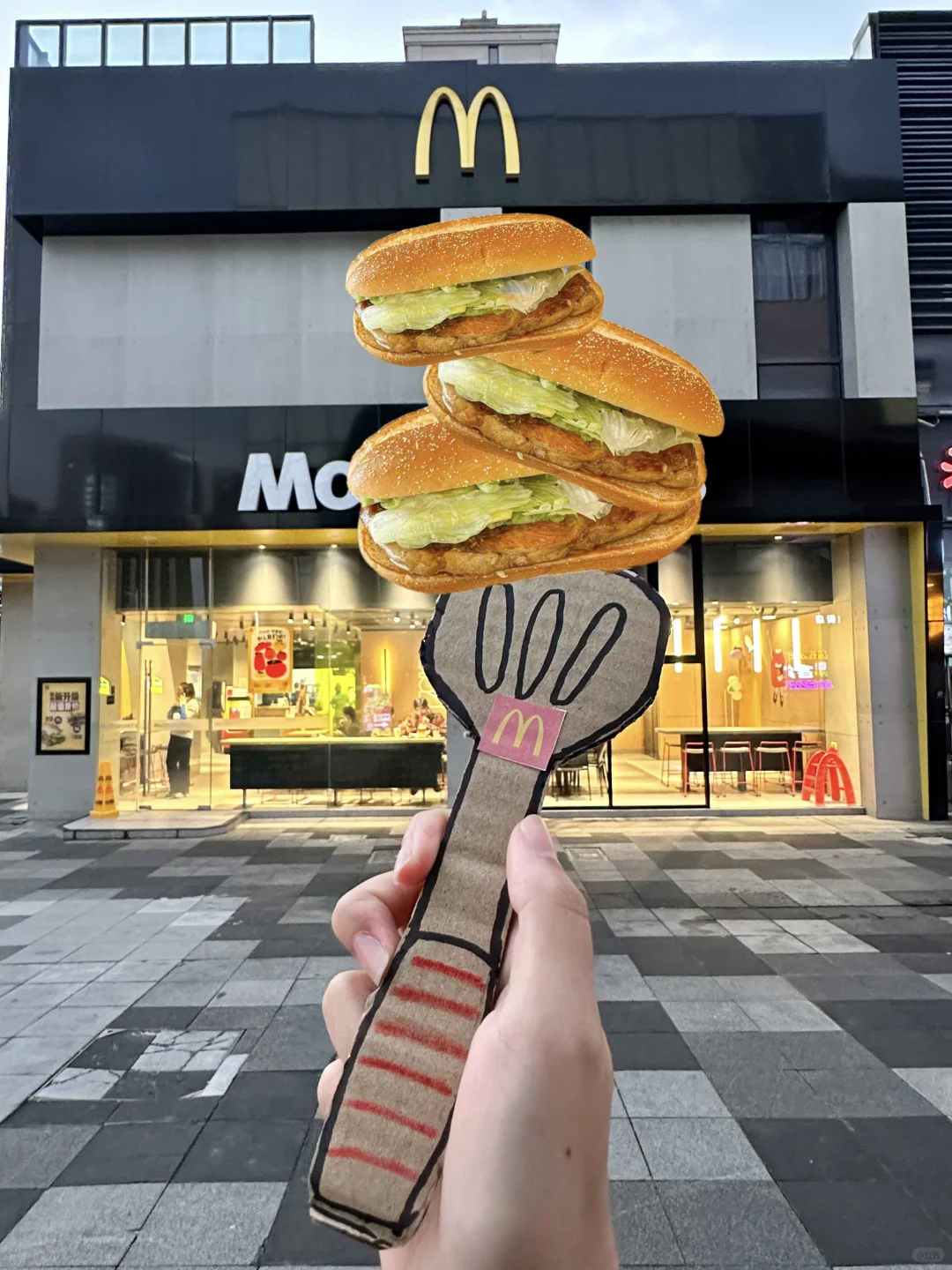 呼叫姐妹们！！麦当劳送板烧了！！！