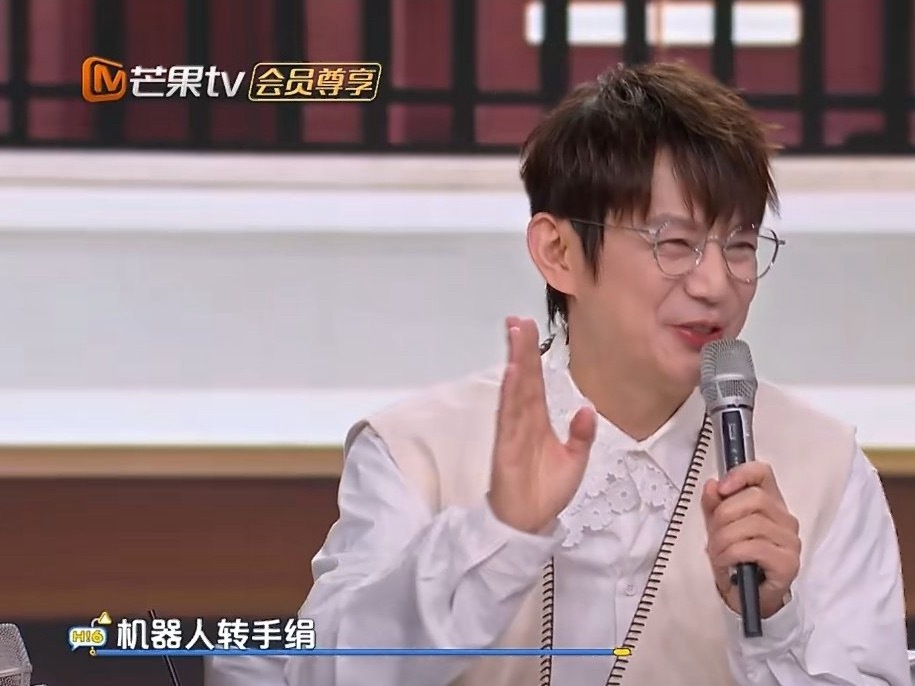 何炅印象最深的是撒贝宁模仿机器人果然朋友的笑料才是最容易被铭记的hhh，何老师印