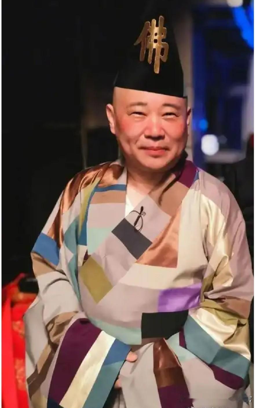 【调查郭德纲是必然的】

这次对郭德纲立案调查直接原因是因为对红歌的篡改，大家一