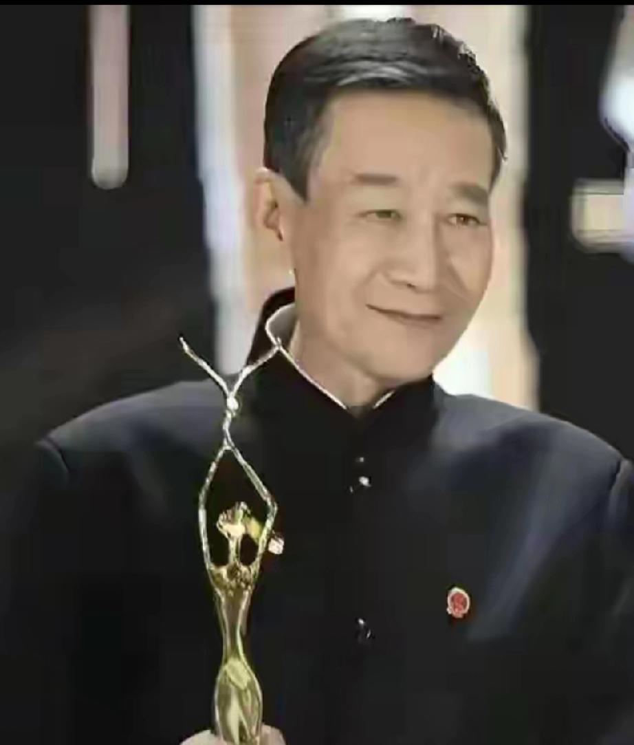不输王骁！李雪健儿子竟是他，真正的虎父无犬子
 
    百花奖上王骁凭实力突围