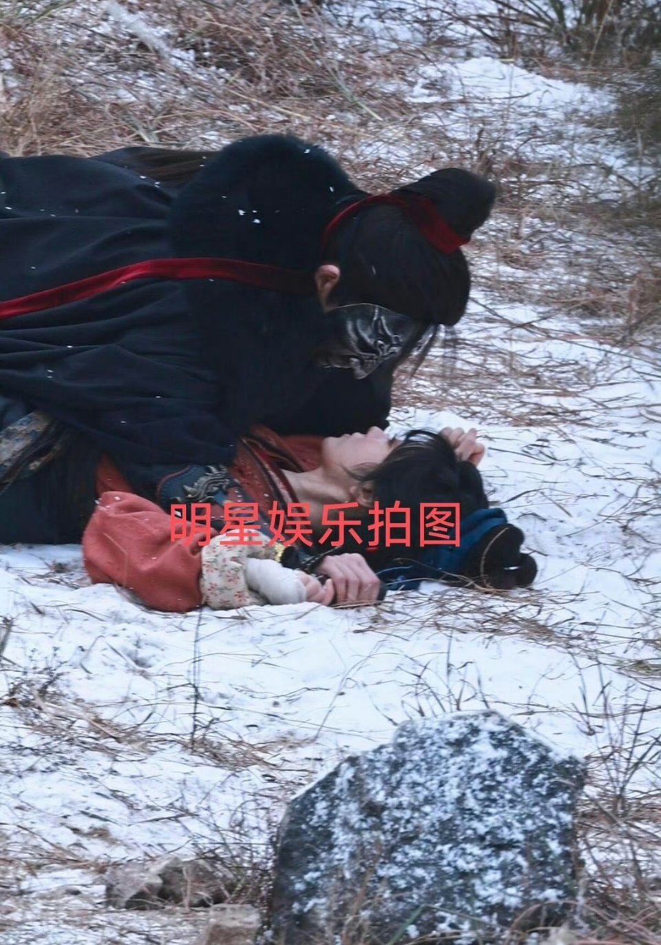 张凌赫、田曦薇《逐玉》今天又拍吻戏了，不愧是有很多吻戏的[干饭人][干饭人] 