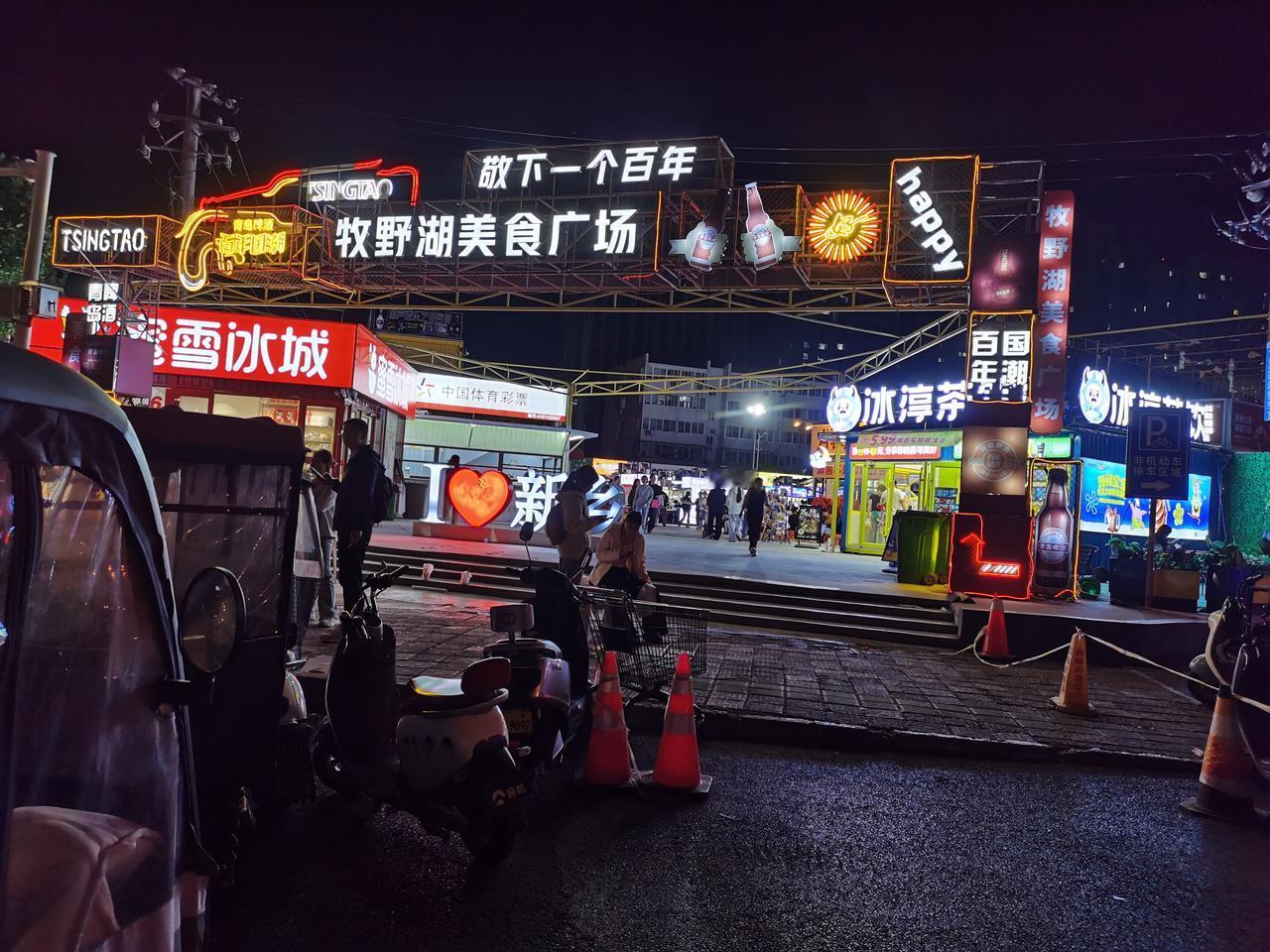 这个五一小长假，看到胖东来三胖店那么多的人，谁最高兴？
最高兴的不是胖东来，是三