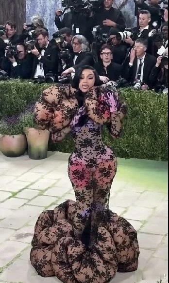 为了吸引眼球最拼的人，没人敢称第一，真是有人敢设计就有人敢穿，也是凭实力。 