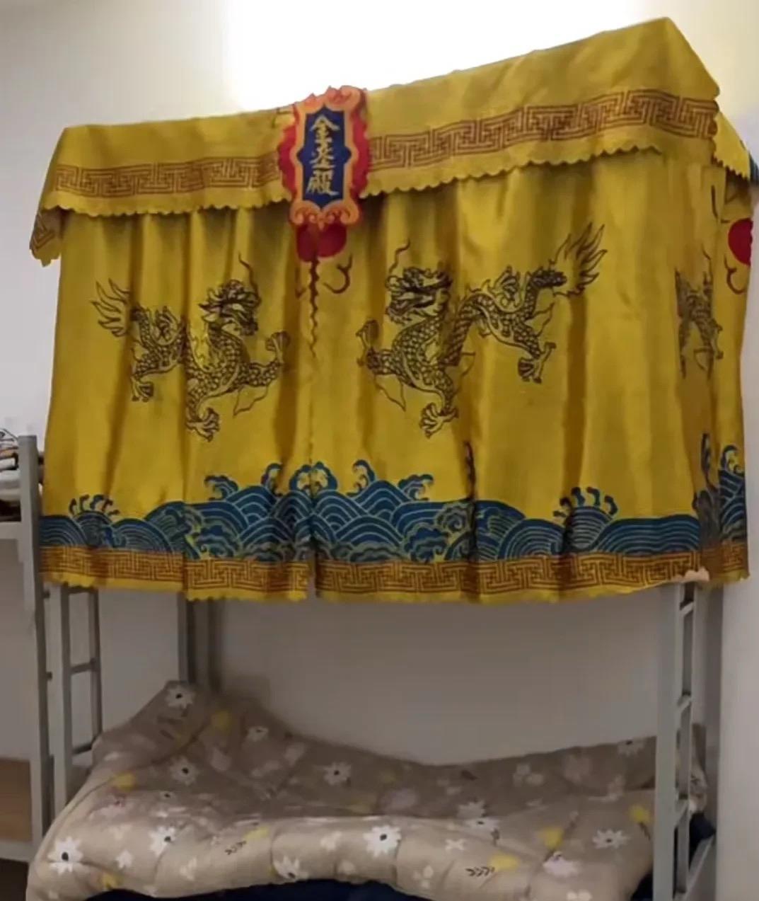 这上铺不简单啊