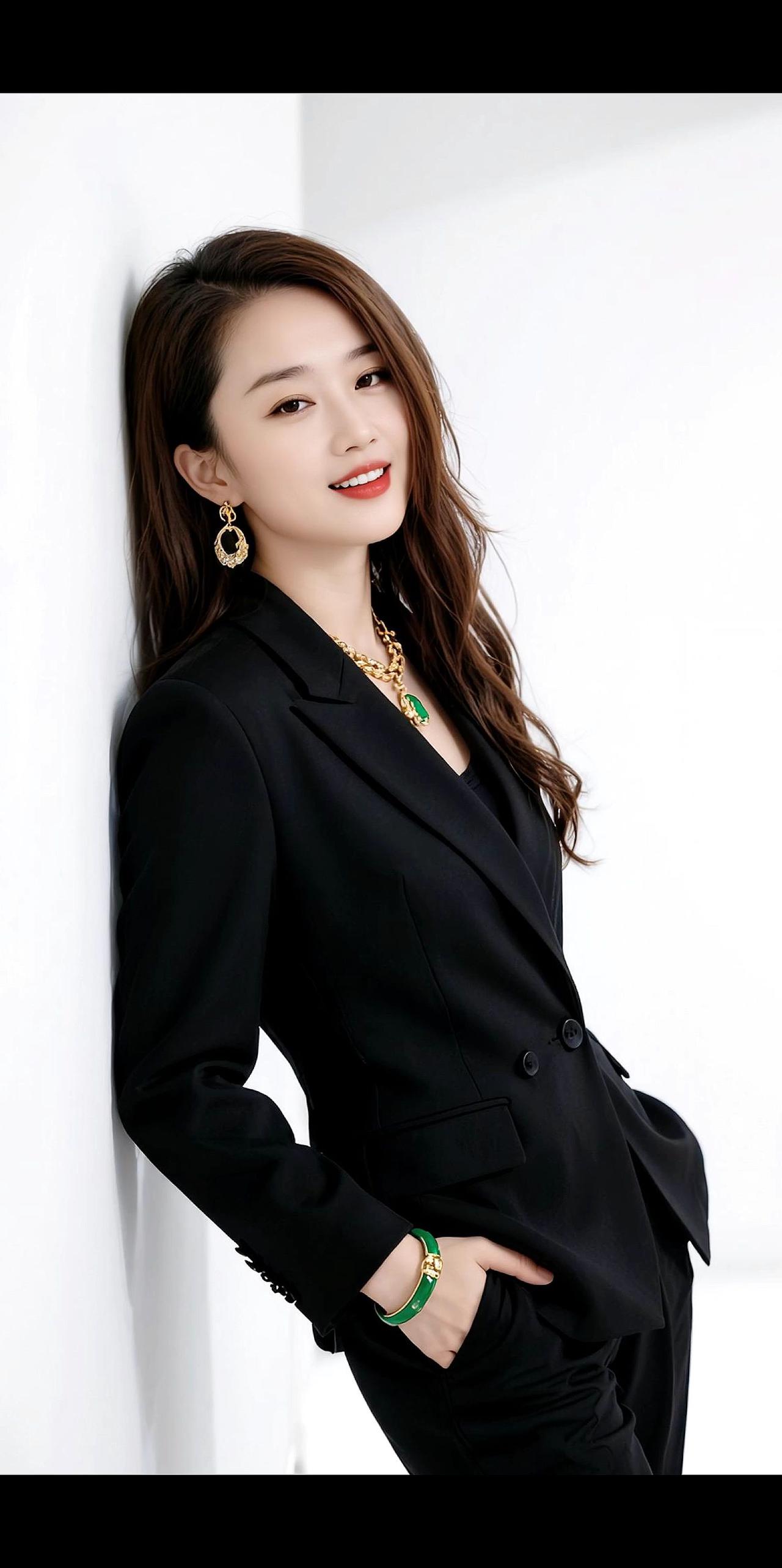 我十几岁就踏入社会，没人教我人情世故，没人教我如何保护自己，更没人教我如何规划人