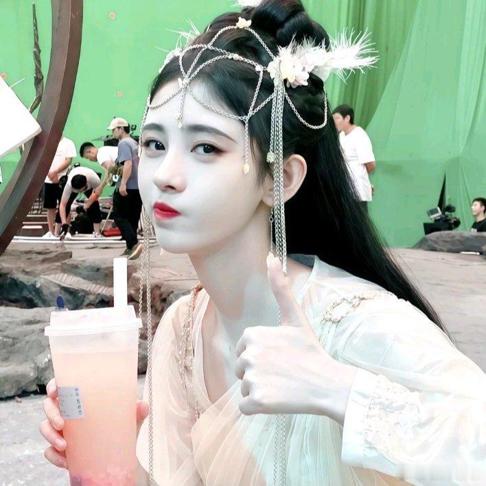 𝙒𝙚𝘾𝙝𝙖𝙩鞠婧祎女头丨杂图分享丨猜你喜欢鞠婧祎 jjy鞠婧祎新剧来