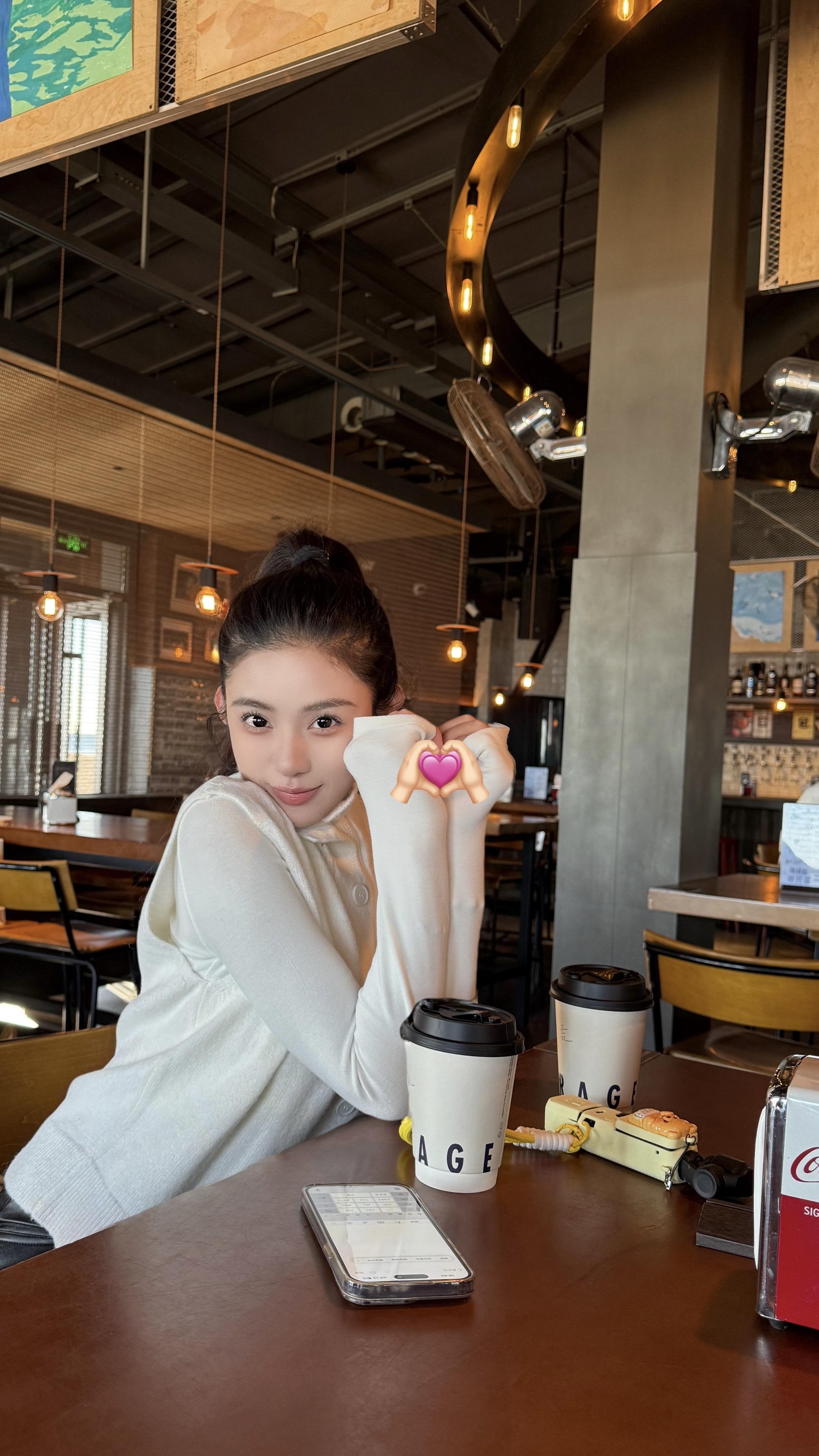 我是活在瞬间里的 而瞬间组成永恒🫧•͈ᴗ⁃͈☆