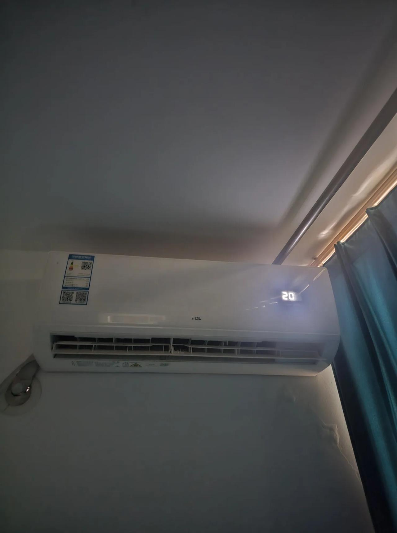 杭州这天气…
感觉要热死了
现在回到家
空调是一刻也不敢停
38℃的天气
空调就