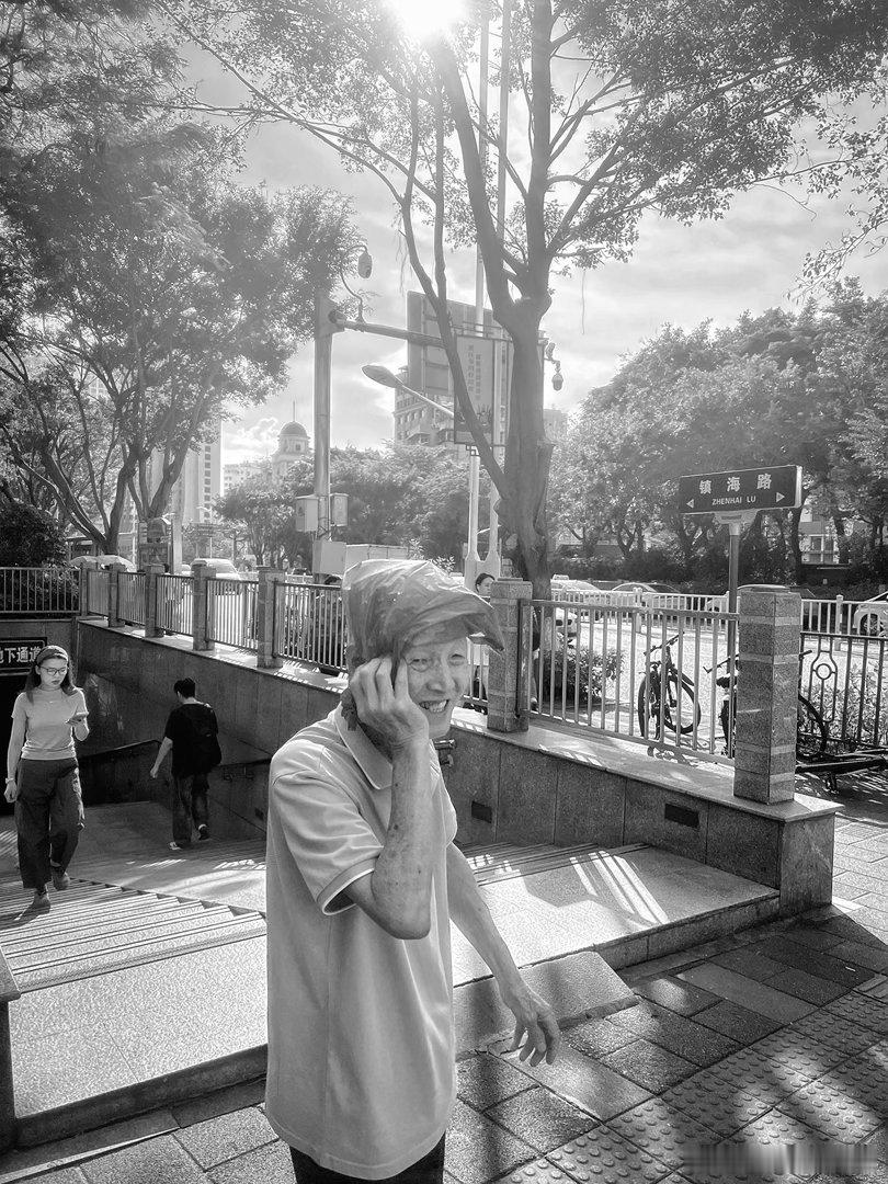 摄影人  街拍厦门：王鹭佳2026在路上？摄影人选择了人文纪实摄影，也就记录了生