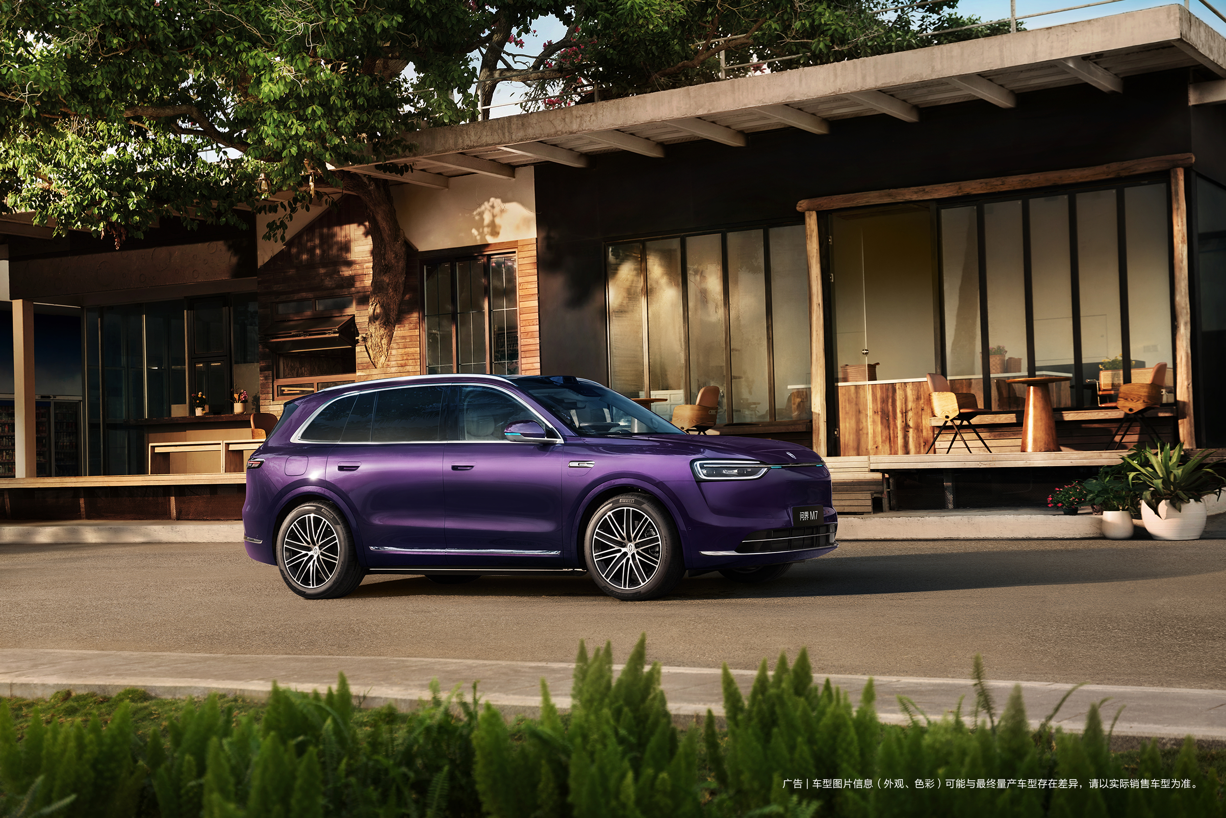 问界M7 新颜色「夜紫」，看着也不错，而且轮毂样式好像也是新的吧？3.23号发布