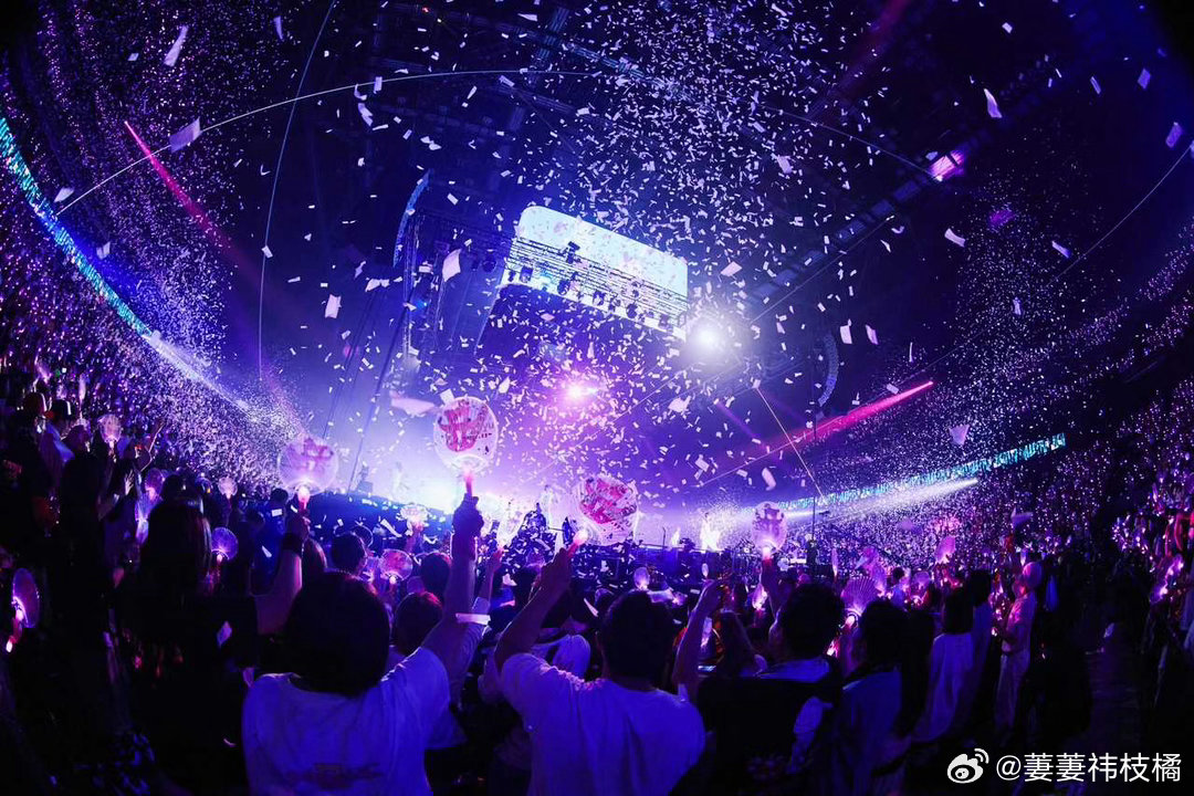 抽4个人去看演唱会！酒店+机票+演唱会门票全包！不要的可折现6000元！想干嘛干