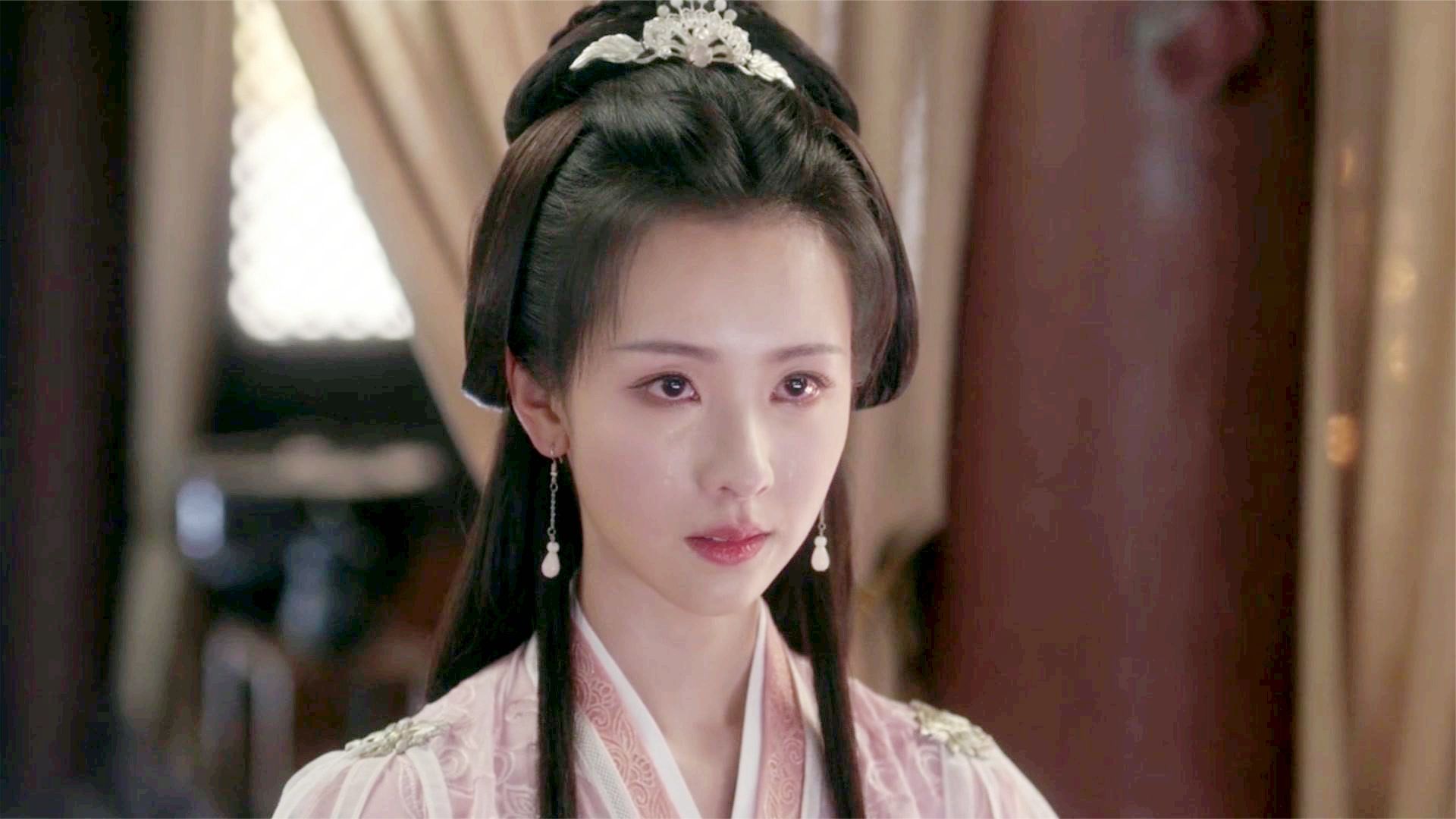 陈都灵形象很好，给人印象就是爱读书，人品好，没绯闻，不会翻车