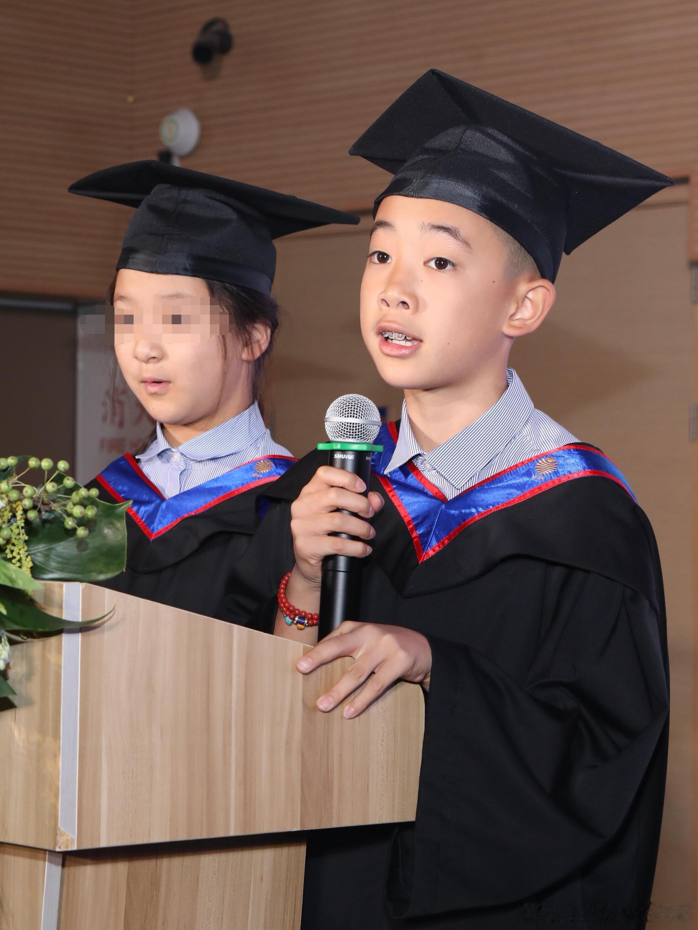 #Jasper小学毕业##Jasper小学毕业照# Jasper小学毕业 ​​​
