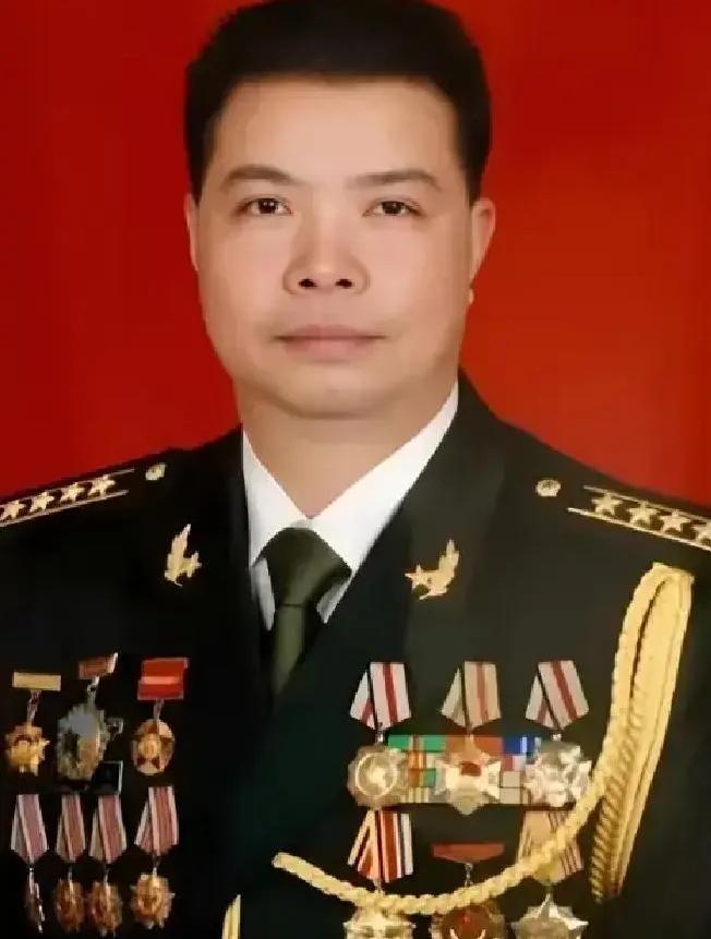 1985年，我军侦察员隆志勇乔装过境侦察，与巡逻的越军擦肩而过被认了出来。越军扭