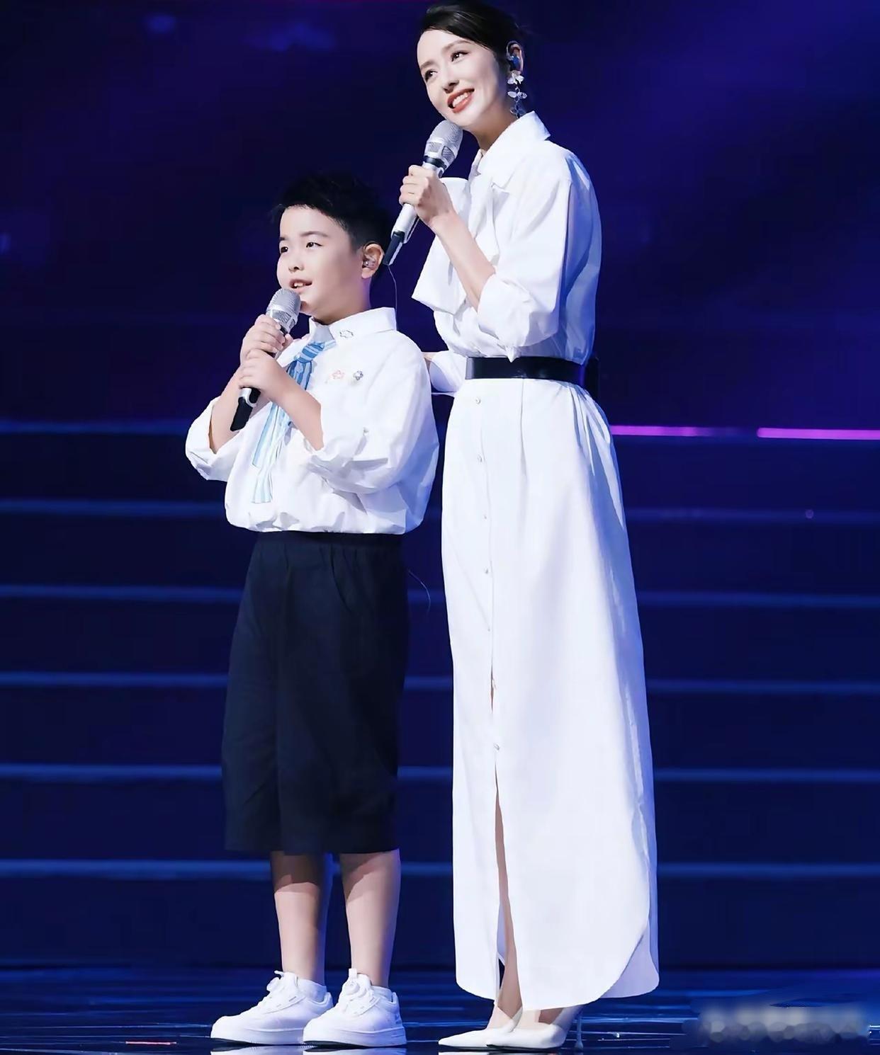 佟丽娅、董璇和温宇在综艺里聊离婚后的生活。温宇说，佟丽娅和陈思诚是种新型离婚关系