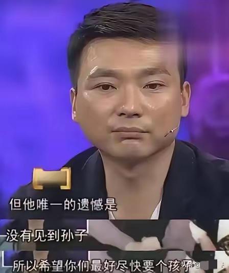 2000年结婚后，身为独子的康辉坚持当丁克，母亲哀求：“给我们生个孙子吧！”康辉