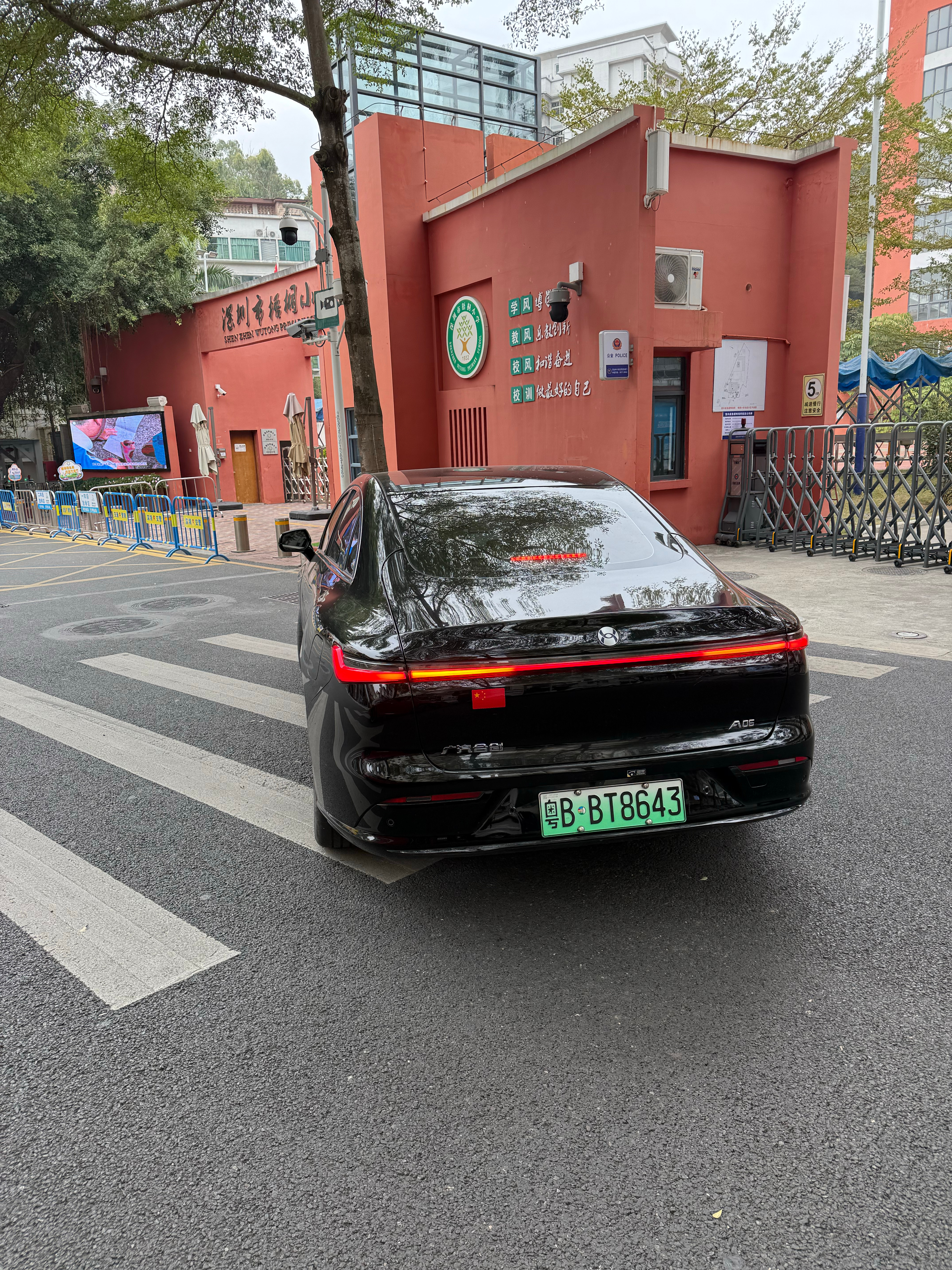滴滴就臭车致歉 目前为止打的车，很少碰到车里面是臭的，之前在北京遇到一回儿是因为