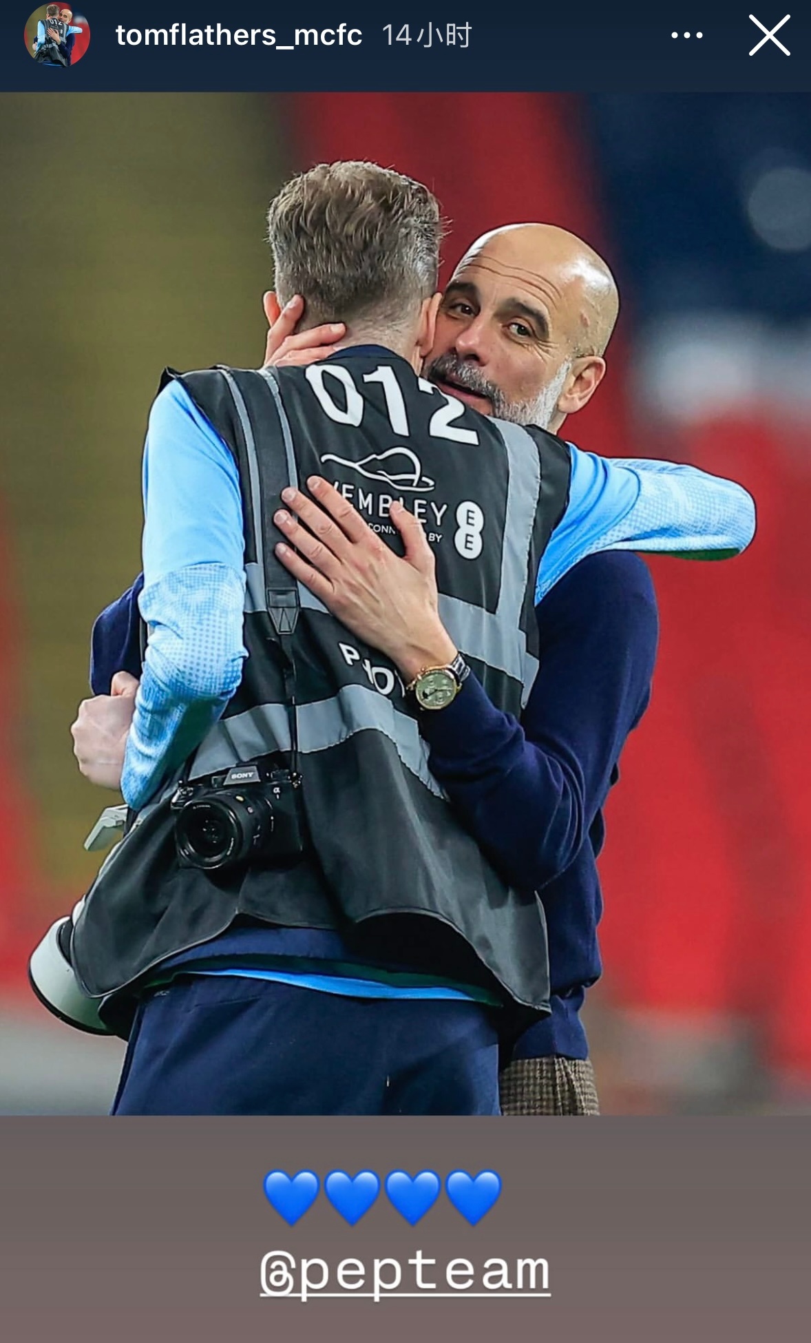 曼城的御用摄影师汤姆将他的ins账号头像换成了和瓜涌抱的图