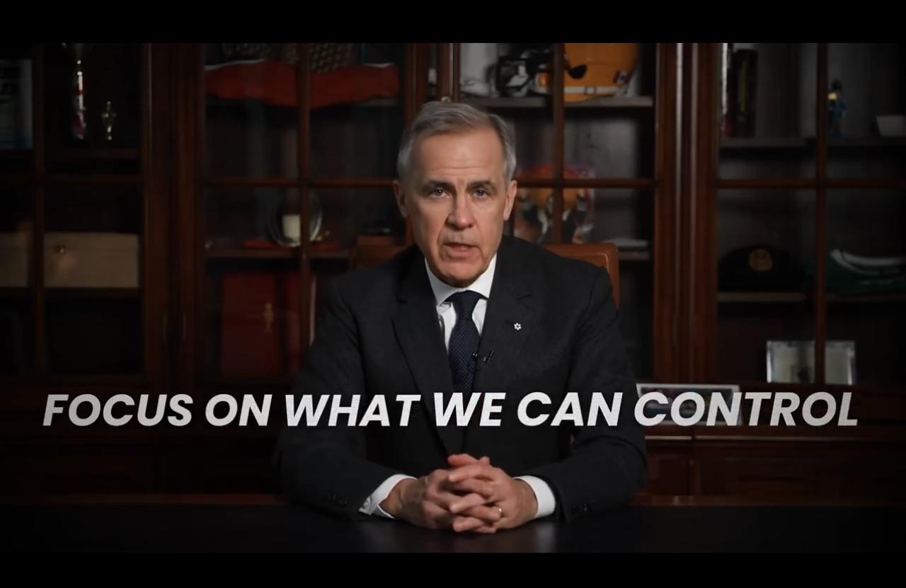 加拿大总理马克·卡尼没有就特朗普新的关税威胁回答提问，但在网上发布了一则广告，重