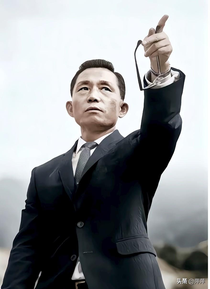 韩国前总统朴正熙的经典形象，他是缔造“汉江奇迹”的核心人物，也是前总统朴槿惠的父