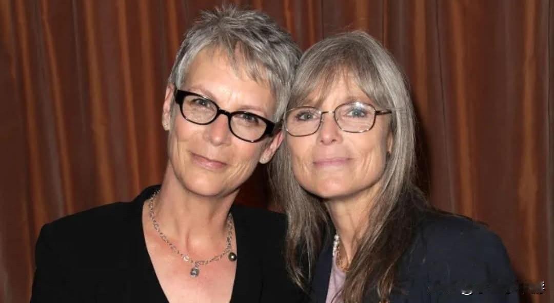 演员杰米·李·柯蒂斯（Jamie Lee Curtis）的姐姐凯莉·柯蒂斯（Ke