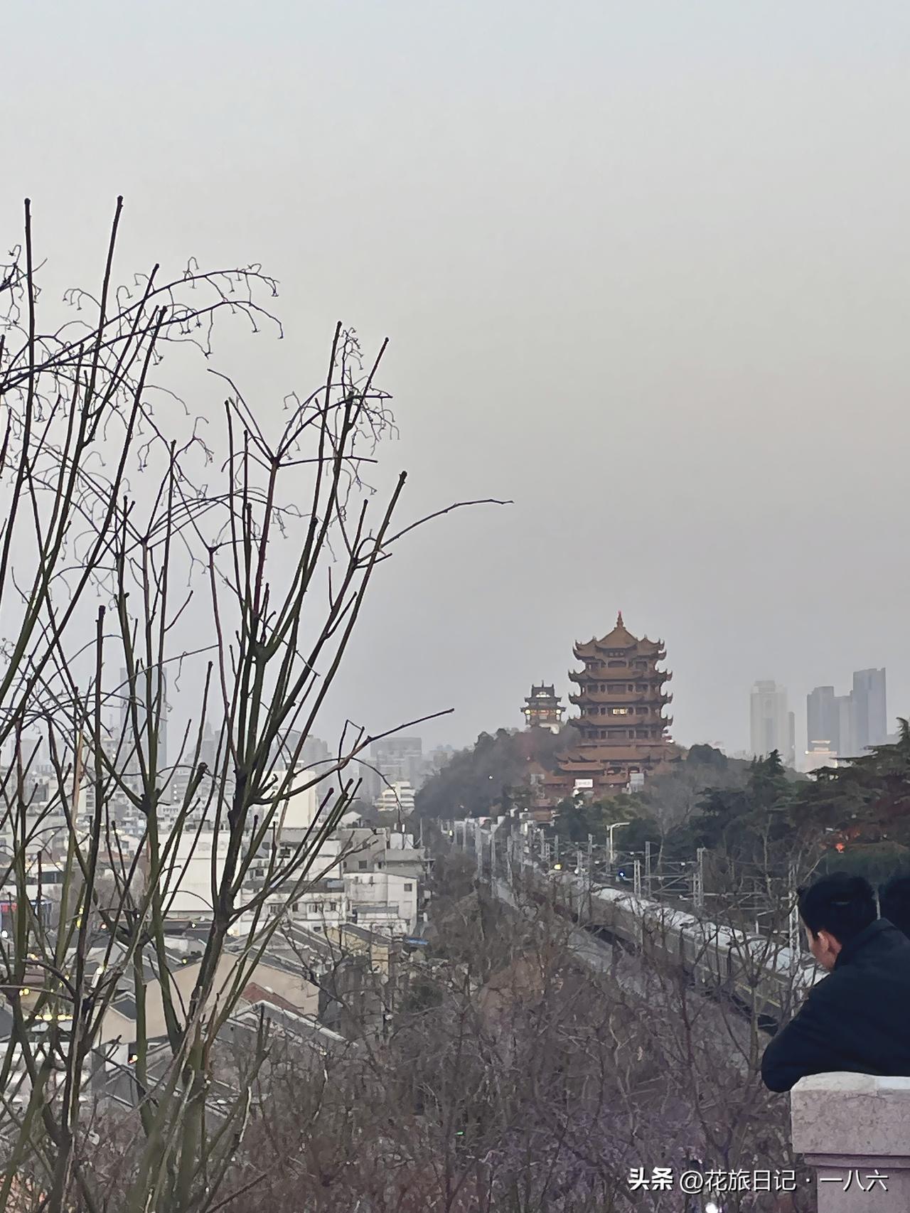 武汉周末别瞎逛！
真玩懂武汉，就走这一条线。
 
上周在武汉过周末，没绕远路，就