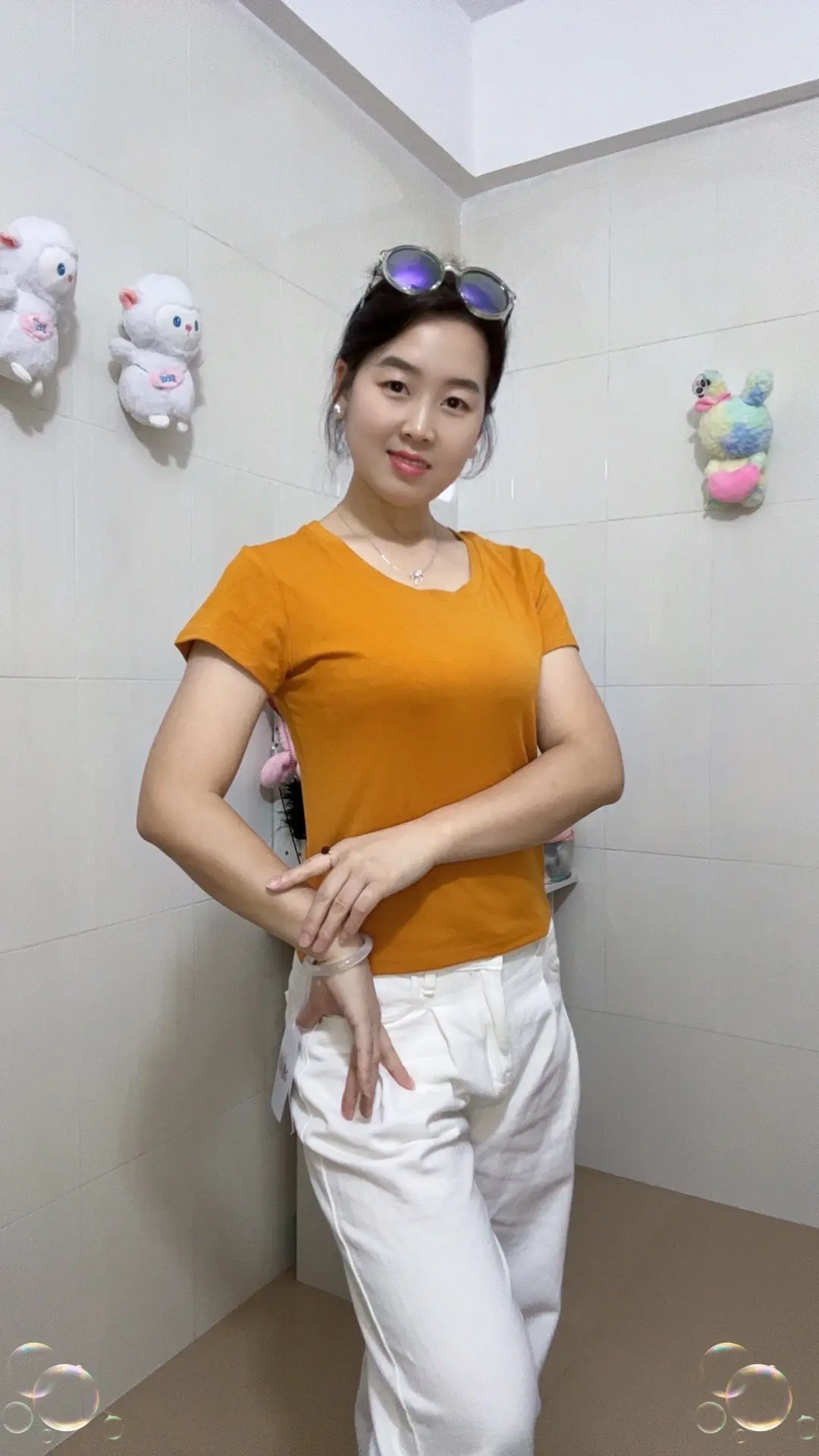 人必须得穷，人不穷一次，哪知道身边谁真心对你好。人只会在最低谷，被人瞧...