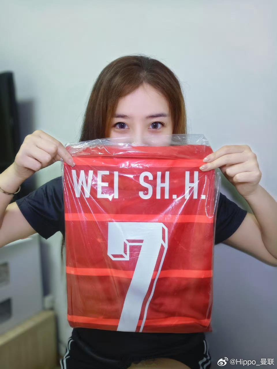 发现成都蓉城今天亚冠球衣用了杯赛字，这个字体99%和葡萄牙2024款球衣相同，只