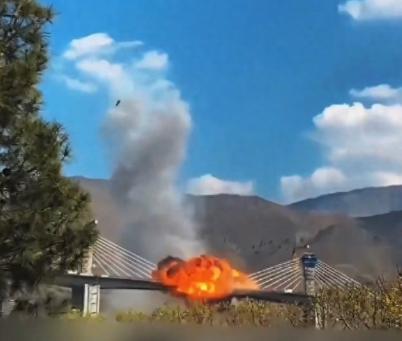 贝伊克公路桥是伊朗工程界的标杆项目，被视作全球最复杂的高架桥之一，从设计到施工，