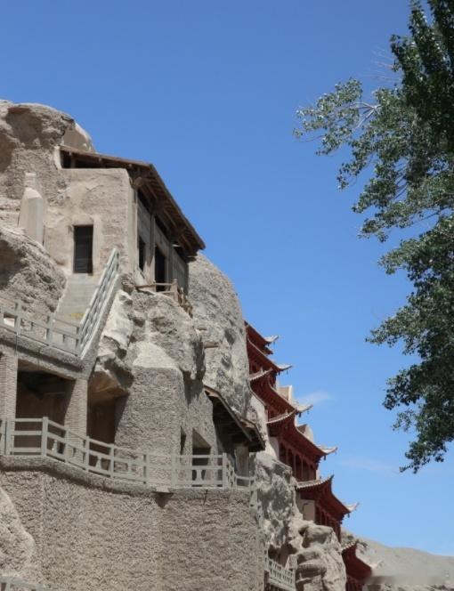 #畅游敦煌到伊吾74小时#从敦煌到伊吾，一路皆是惊喜。莫高窟壁画精美，鸣沙山月牙