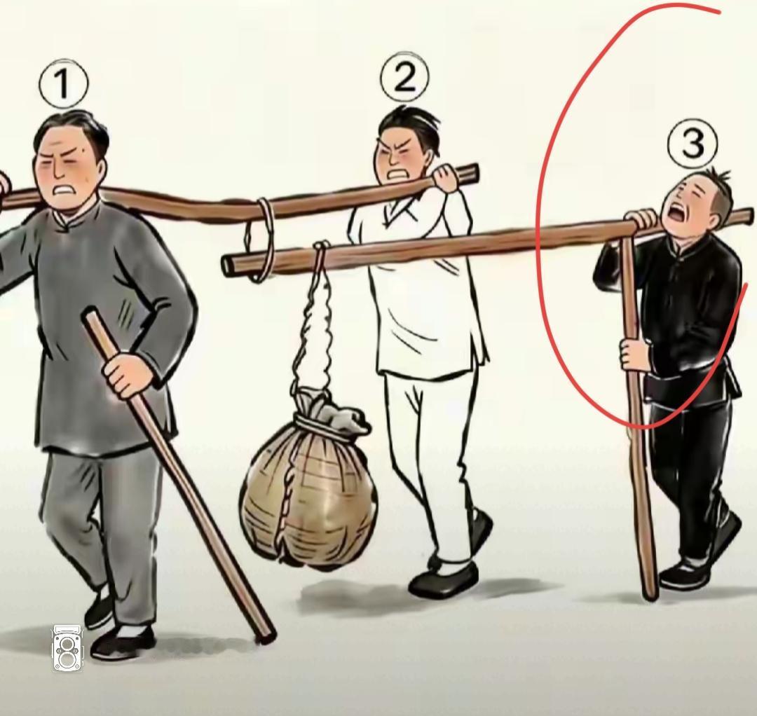 三个男人抬着大石头，累坏了。你看3号笑的[呲牙]是不是他最轻？仔细看看几号最累呢