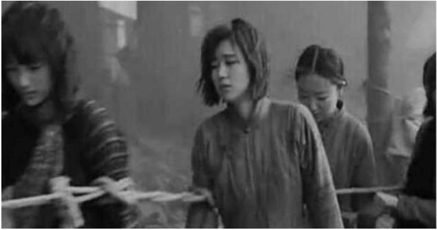 二战时，日军给女性强行注射“606药剂”，注射完，士兵就露出了邪恶的笑容，“60