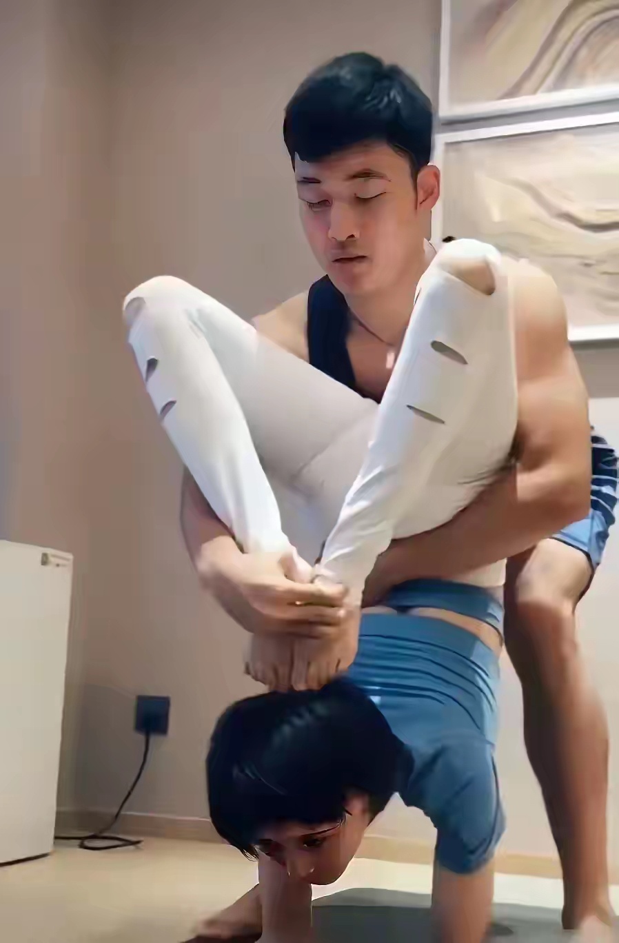 王子文的瑜伽难度太大了吧！ 