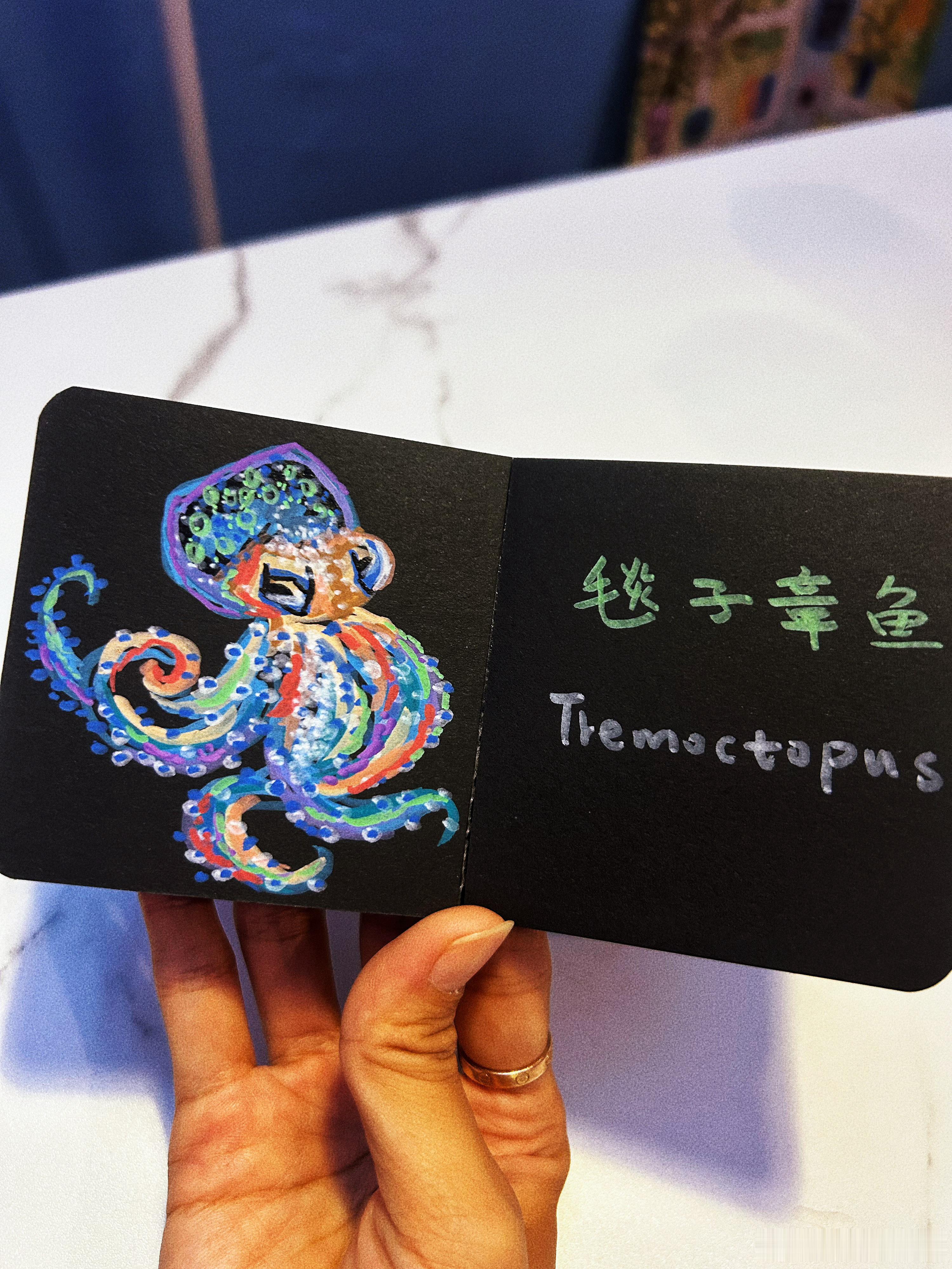 只有脸擦粉，身上懒得擦每天画一种美美的海洋动物，让我幸福的小爱好  ​​​