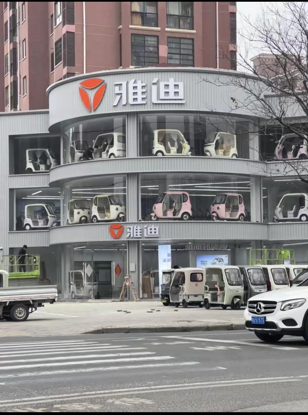 安徽阜阳的电动车店进化到了这样吗？这和汽车4S店有什么区别？

说明电动车在这个