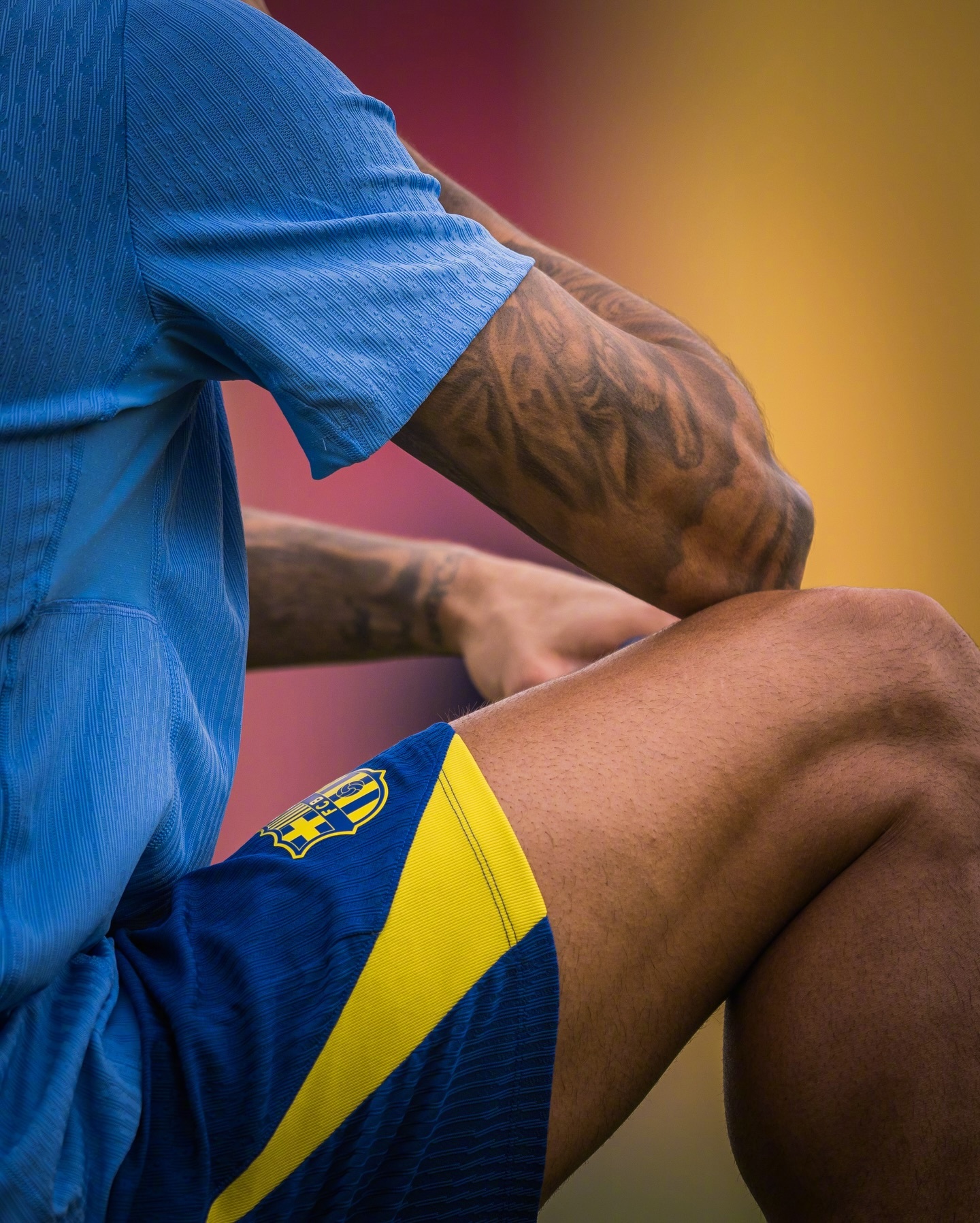 🔙回归体育城，今天的训练场要素齐全⬇️💕粘着拉菲尼亚的小明✅完成首秀挨打的埃