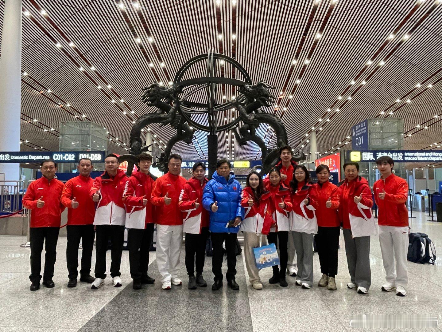 隋文静韩聪出发米兰 米兰冬奥会开幕倒计时3天，中国花滑队出征米兰：当米兰见成为现