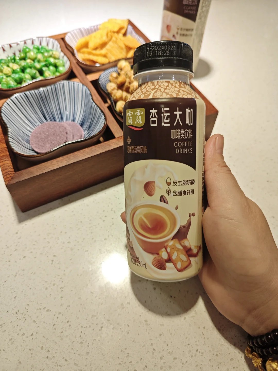 斑斓时光里的醇厚享受 每一口都是匠心的邂逅 不同于速溶的轻浮， 这是斑...