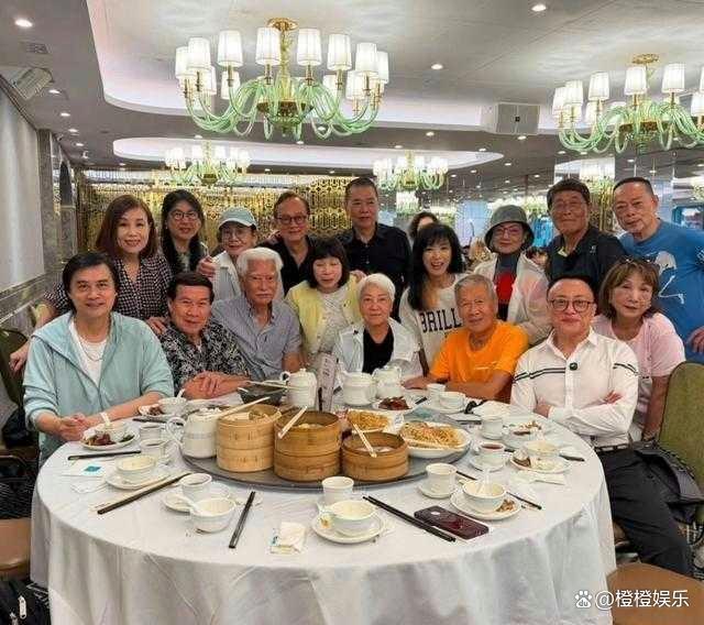81岁高雄返港办茶会，米雪白彪一众老牌戏骨罕见同框
 81岁港星高雄专程从加拿大