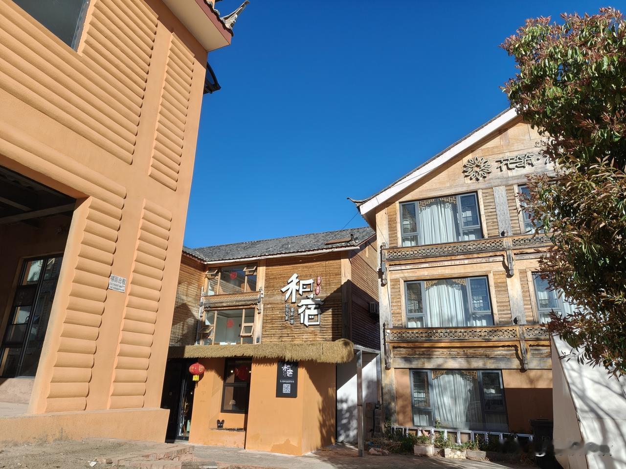 今天上午9点从泸沽湖景区出发前往云南的丽江古城。
泸沽湖有80多公里的山路，最高
