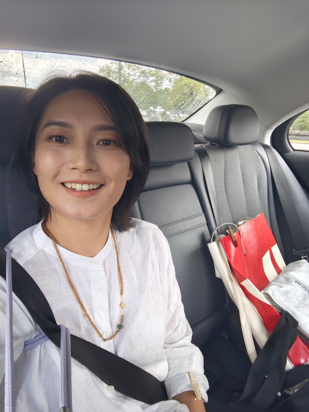 运气不错打到一台奔驰E！不过是一台220d这个柴油发动机抖起来吧也是真抖~就是说