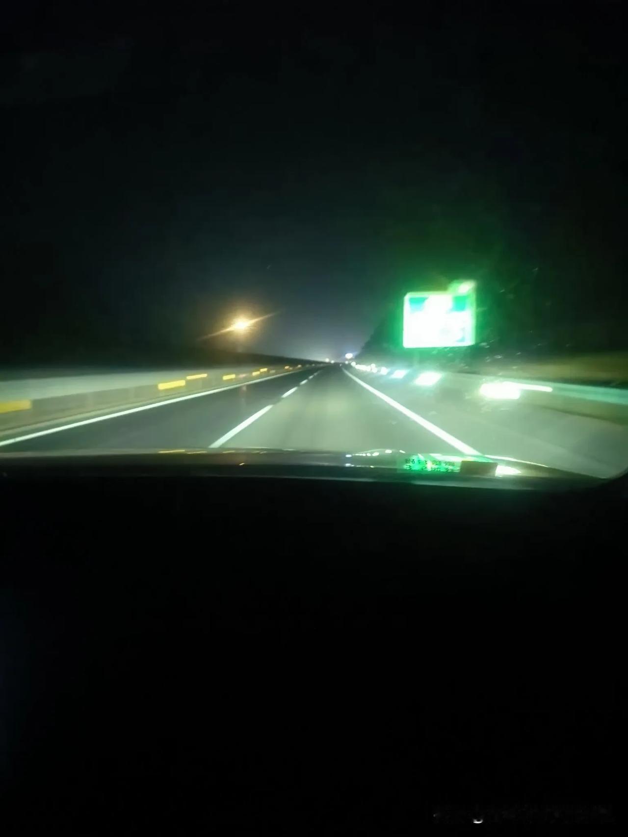 第一次上高速，感觉车子总是走不正，打盘子幅度有点大，车子有点甩，时速在90到12