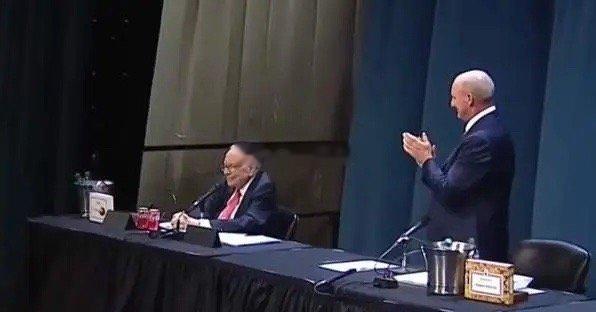 在巴菲特卸任伯克希尔以后，新任伯克希尔CEO格雷格•阿贝尔的领导下，伯克希尔连续