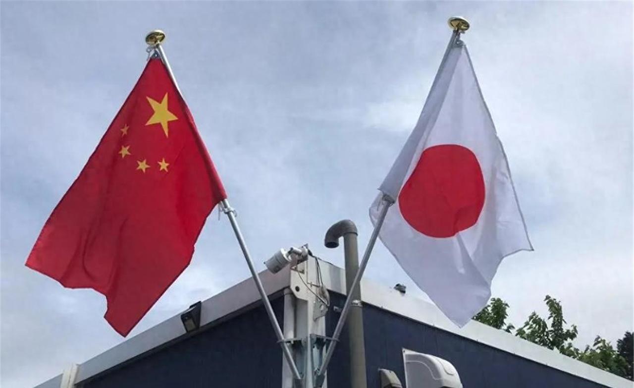 富士山下仍扎堆？无视国家提醒赴日，个人自由该有边界

日本政客公然触碰一个中国原