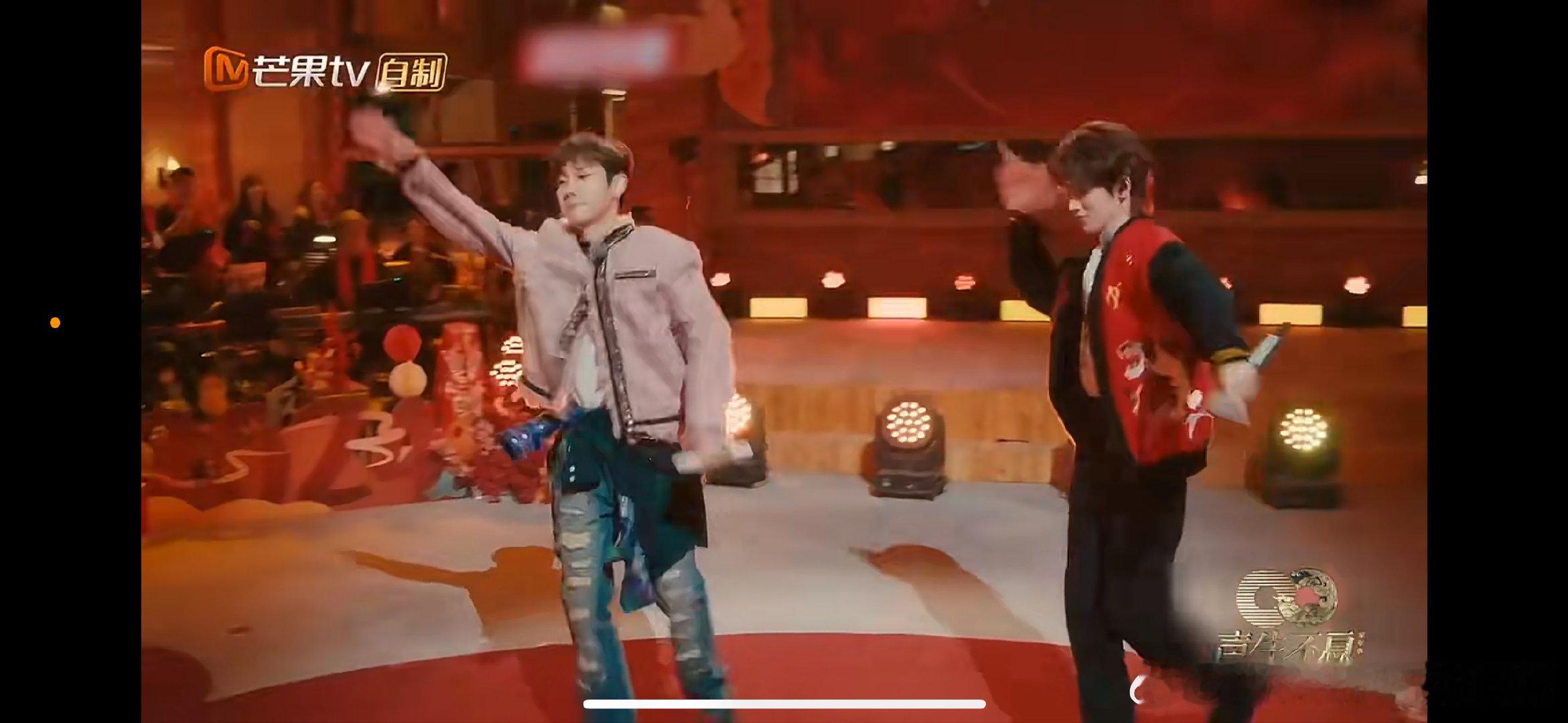 汪苏泷回应给宋亚轩写代表作声生不息直播 当你见到了亚轩，谁还没被泷泷逗笑，一秒答