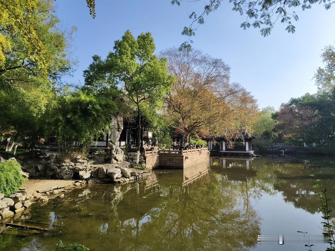 [祈祷]发展经济绝对不能以牺牲人民的健康为代价。

[笑哭]目前，食品安全令人十