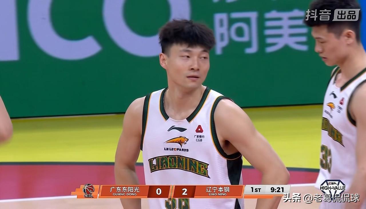 辽宁本钢大将鄢手骐真是手感火热！在今天辽宁本钢客场挑战广东东阳光的比赛中，目前双