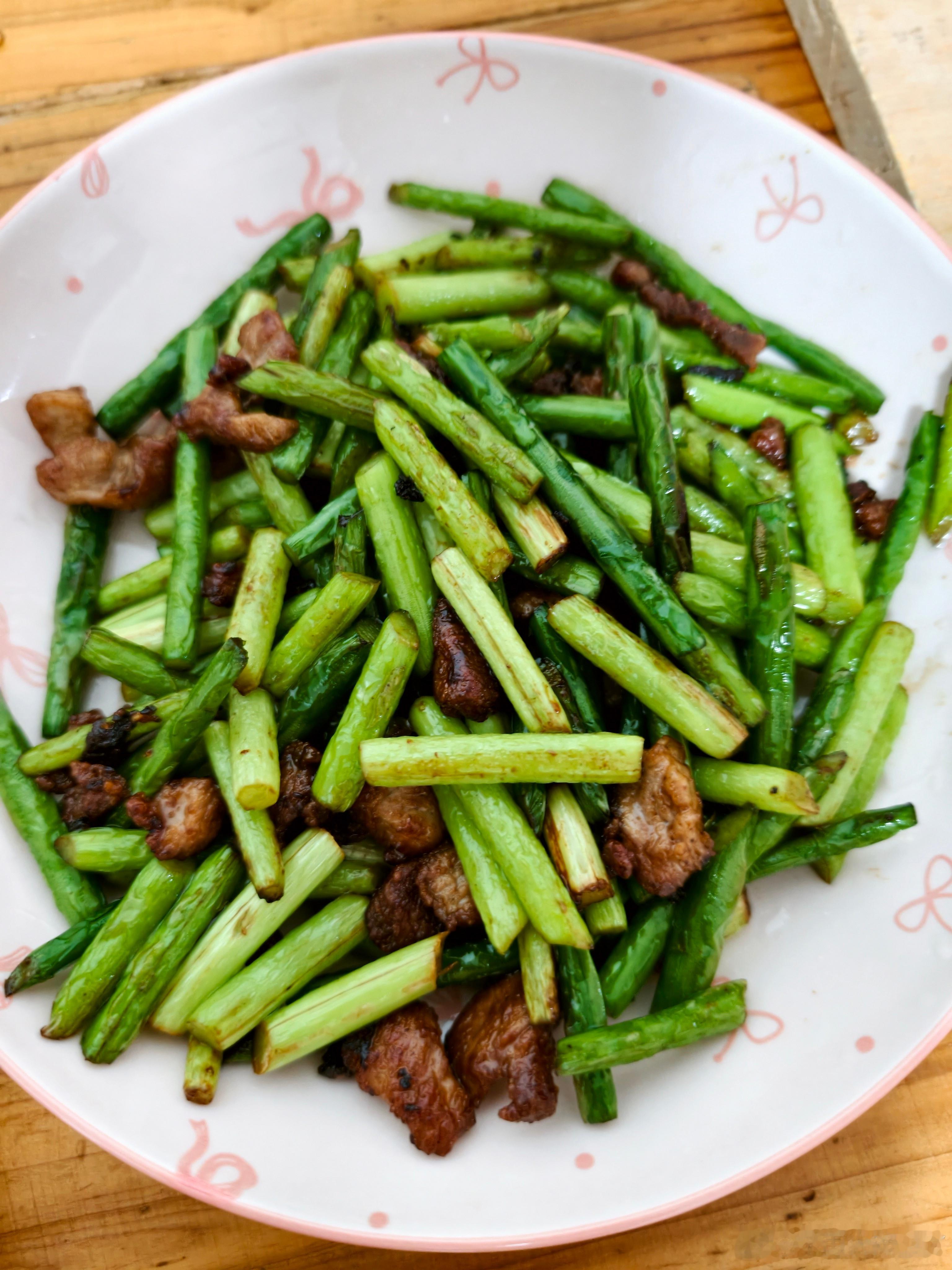 助理给我分享她今天做的美食直接给我眼馋住了…你们觉得这手艺能打几分？ 